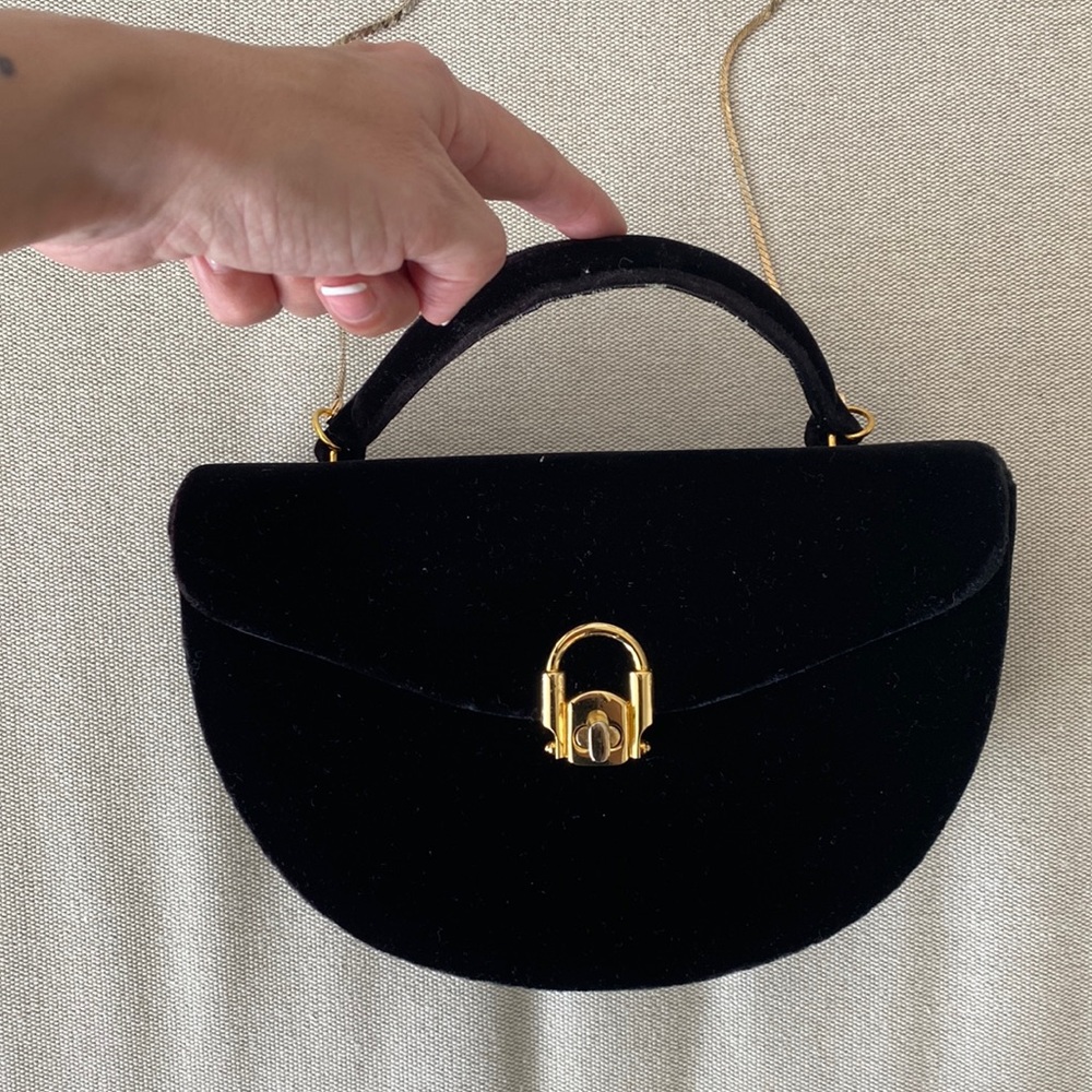 Darnell Paris black velvet finish purse